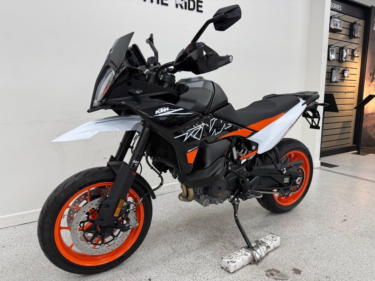 2024 KTM 890 SM-T SPORTS