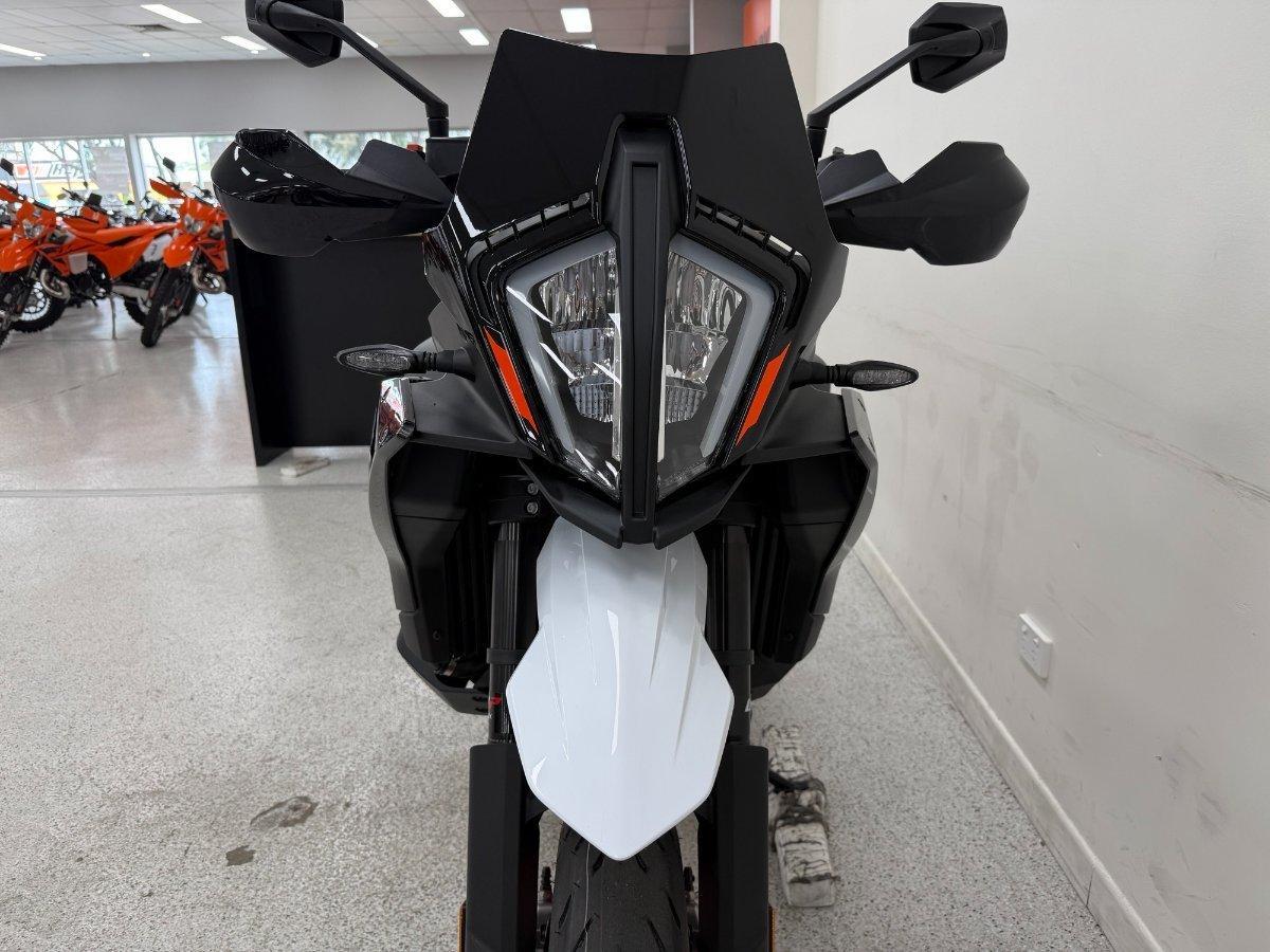 2024 KTM 890 SM-T SPORTS