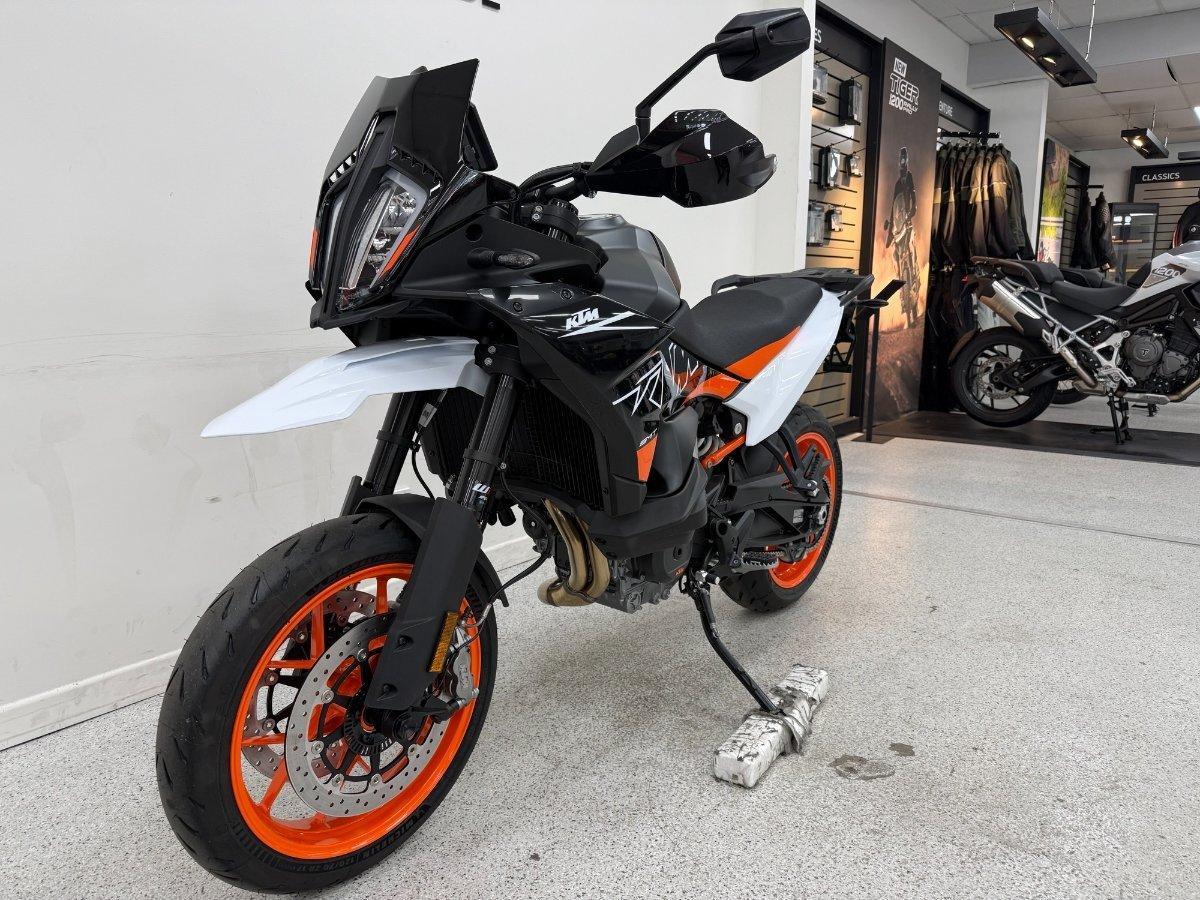 2024 KTM 890 SM-T SPORTS