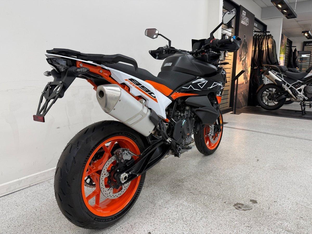 2024 KTM 890 SM-T SPORTS