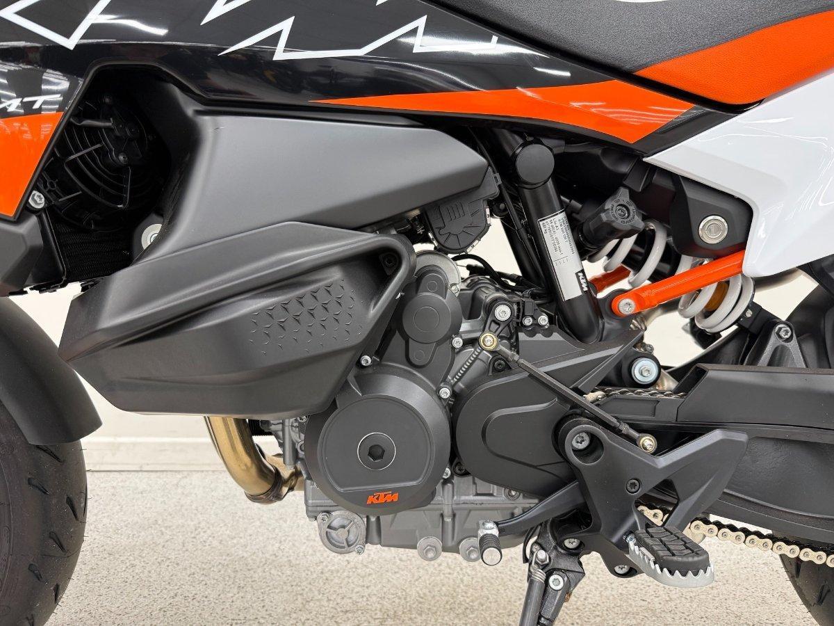 2024 KTM 890 SM-T SPORTS