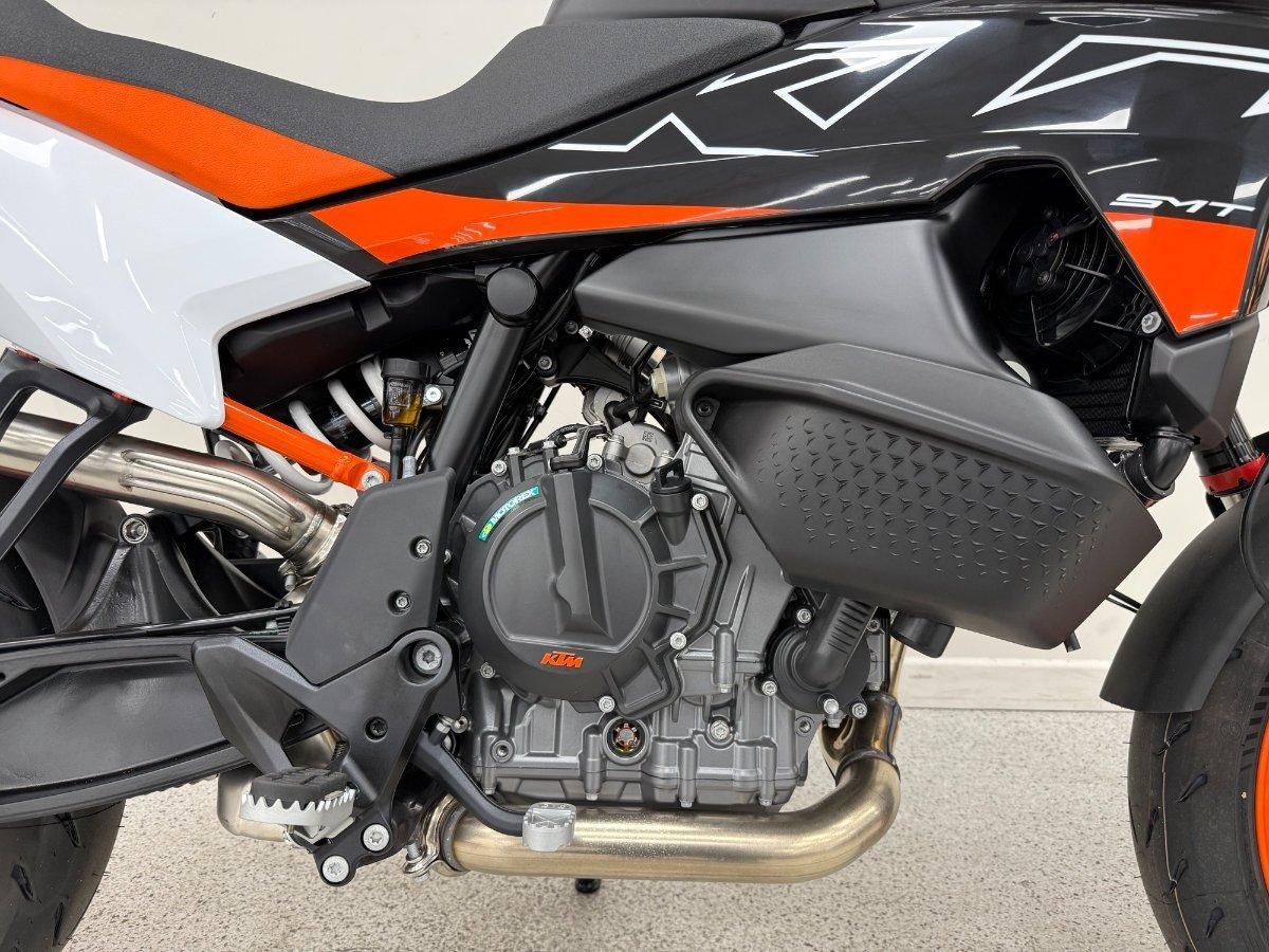 2024 KTM 890 SM-T SPORTS