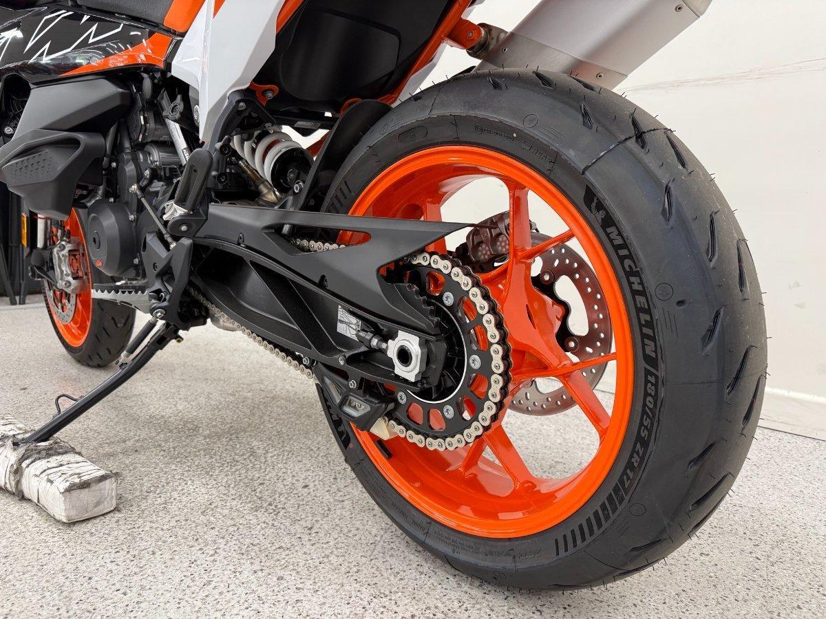2024 KTM 890 SM-T SPORTS
