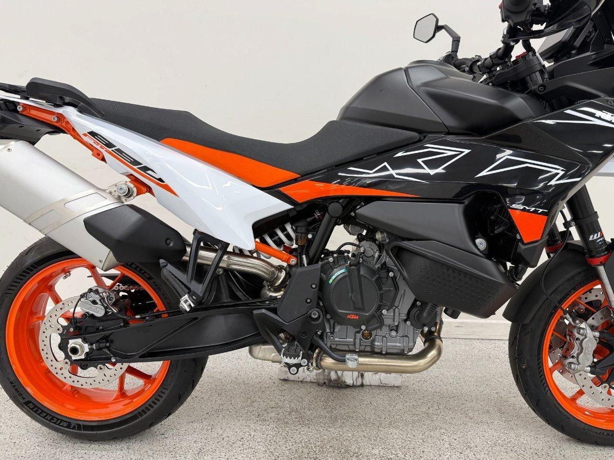 2024 KTM 890 SM-T SPORTS
