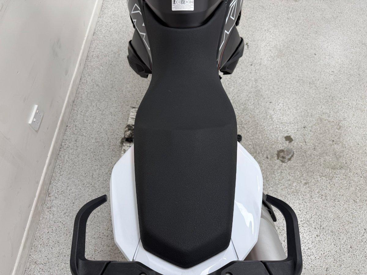 2024 KTM 890 SM-T SPORTS