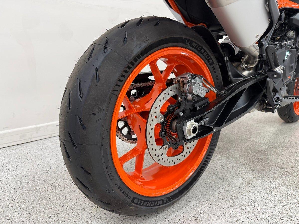 2024 KTM 890 SM-T SPORTS