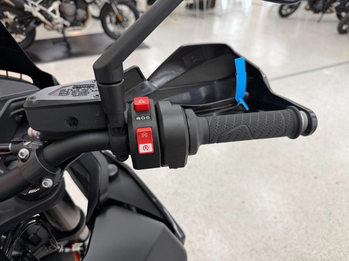 2024 KTM 890 SM-T SPORTS