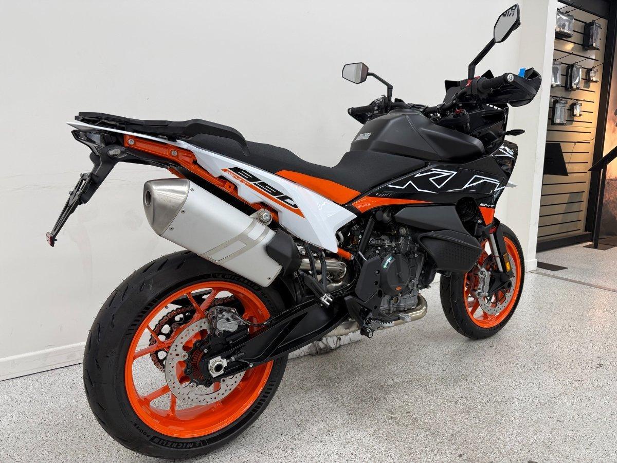 2024 KTM 890 SM-T SPORTS