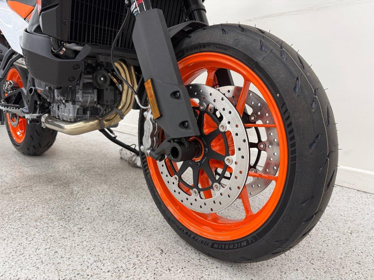 2024 KTM 890 SM-T SPORTS