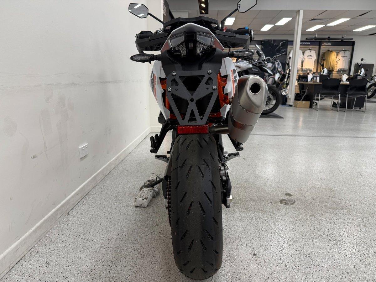 2024 KTM 890 SM-T SPORTS