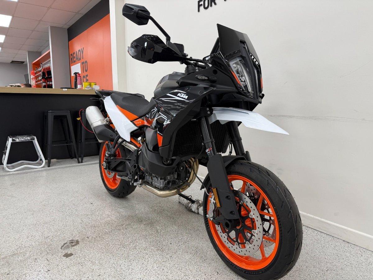 2024 KTM 890 SM-T SPORTS