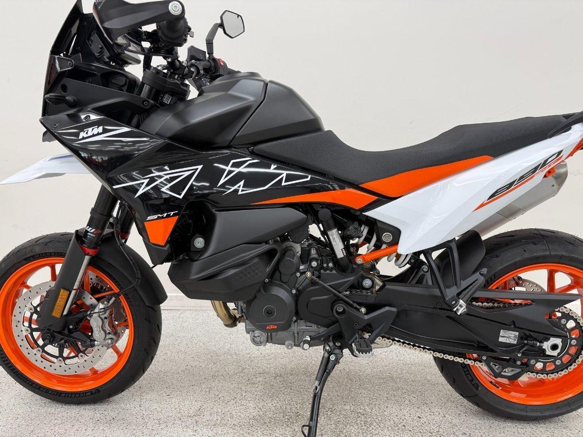 2024 KTM 890 SM-T SPORTS