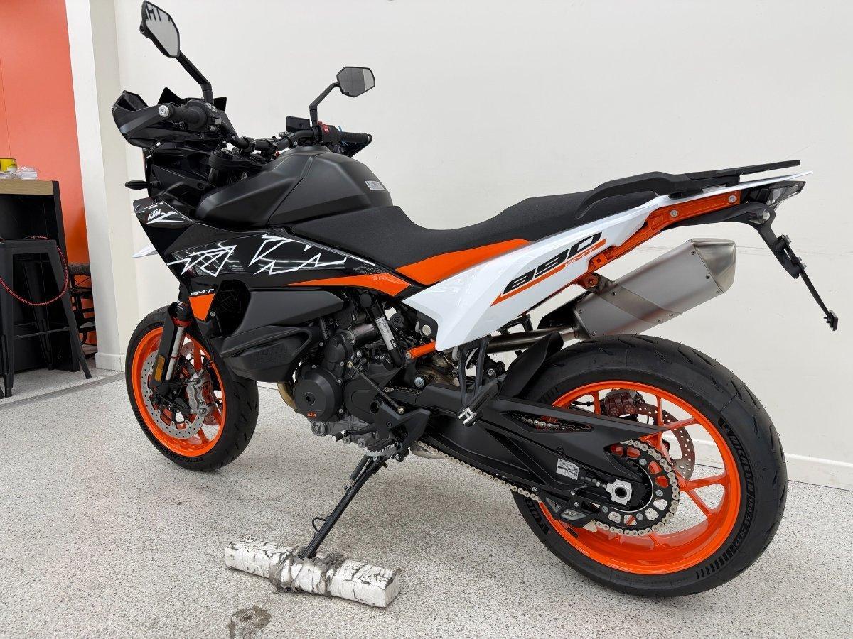 2024 KTM 890 SM-T SPORTS