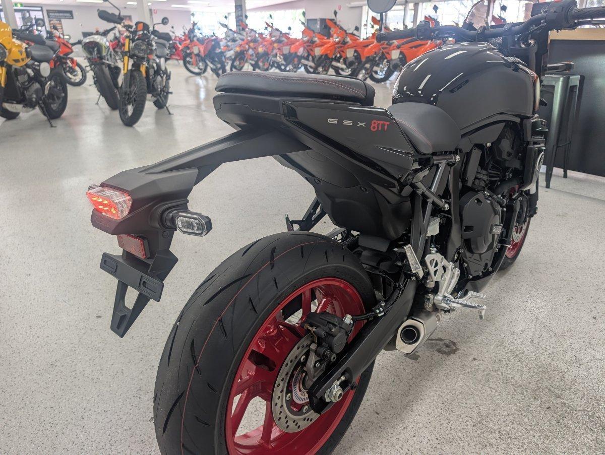 2025 SUZUKI GSX-8TT ROAD