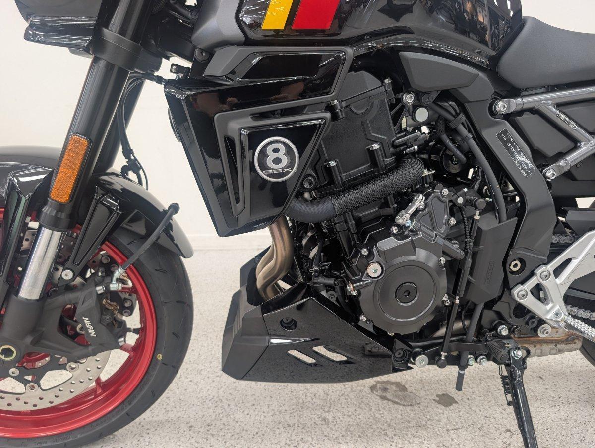 2025 SUZUKI GSX-8TT ROAD