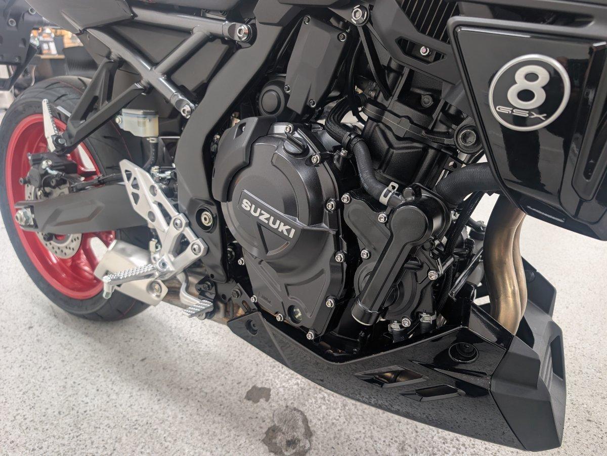 2025 SUZUKI GSX-8TT ROAD