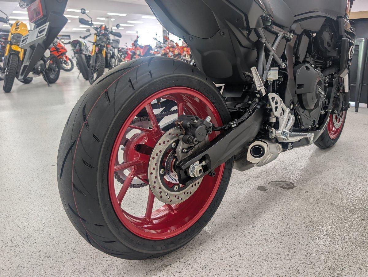2025 SUZUKI GSX-8TT ROAD