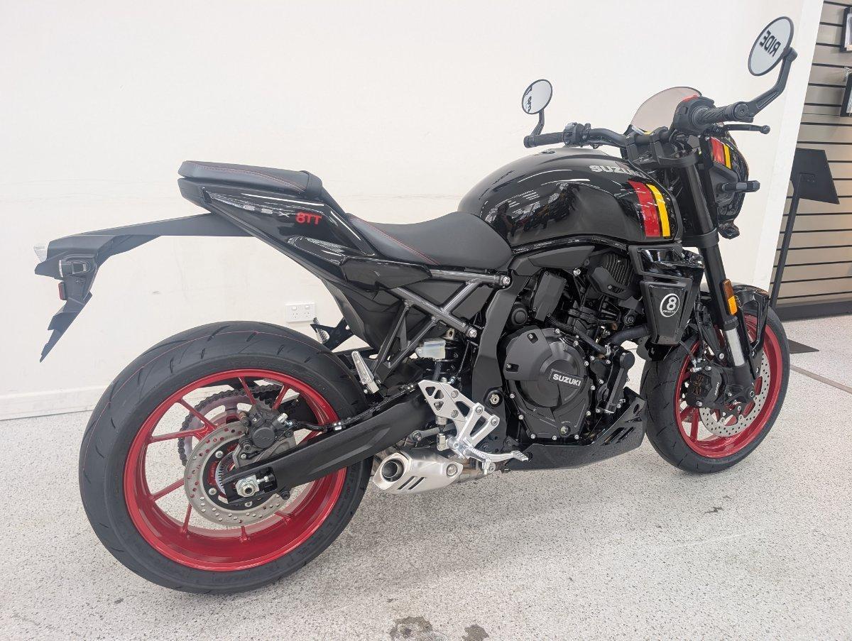 2025 SUZUKI GSX-8TT ROAD