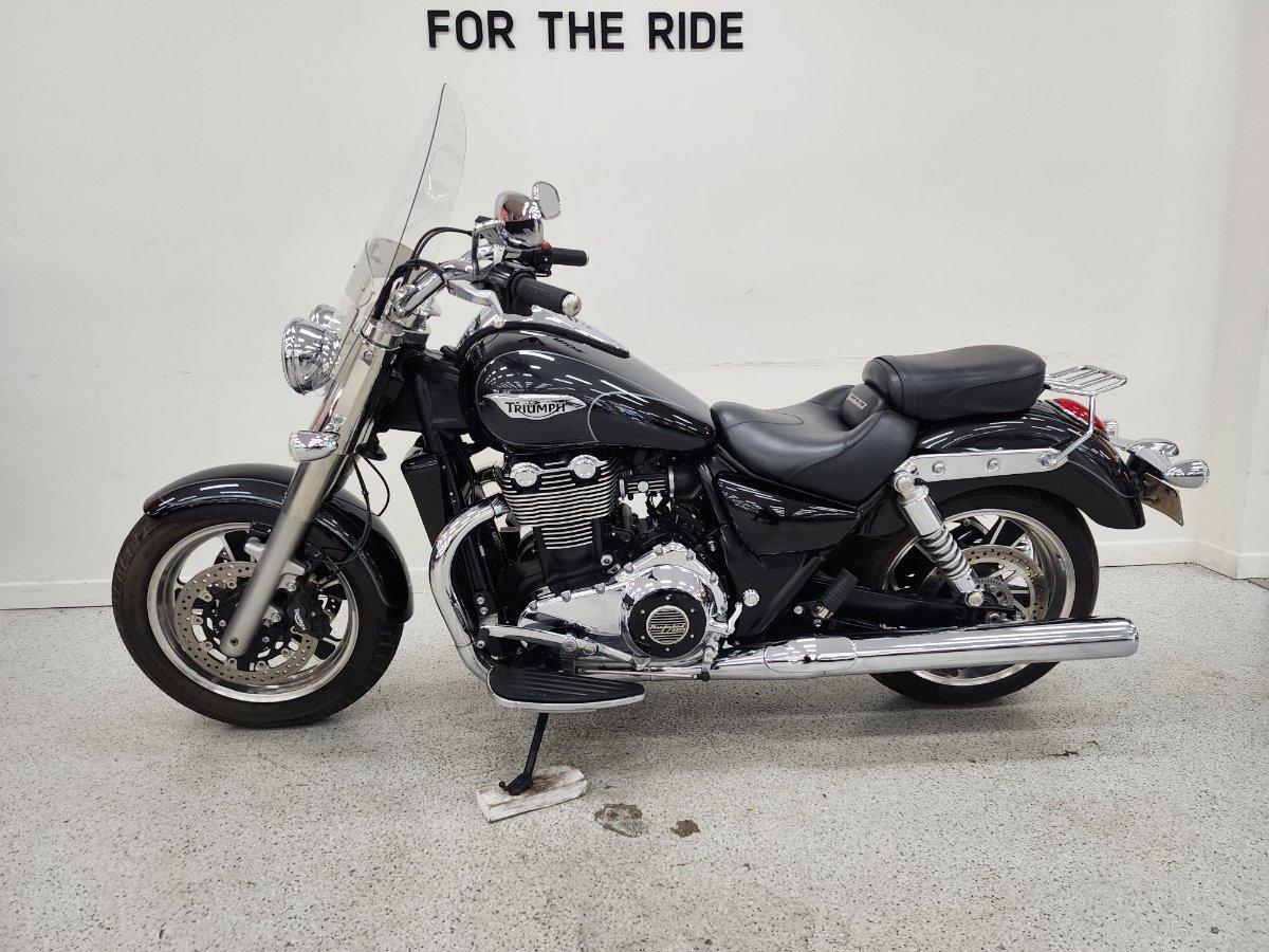 2014 TRIUMPH THUNDERBIRD COMMANDER CRUISER