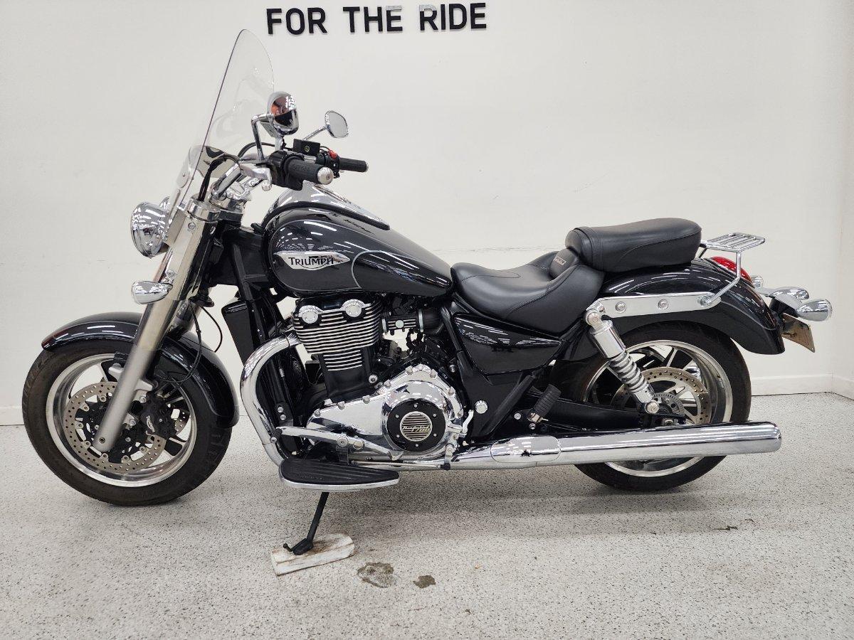 2014 TRIUMPH THUNDERBIRD COMMANDER CRUISER