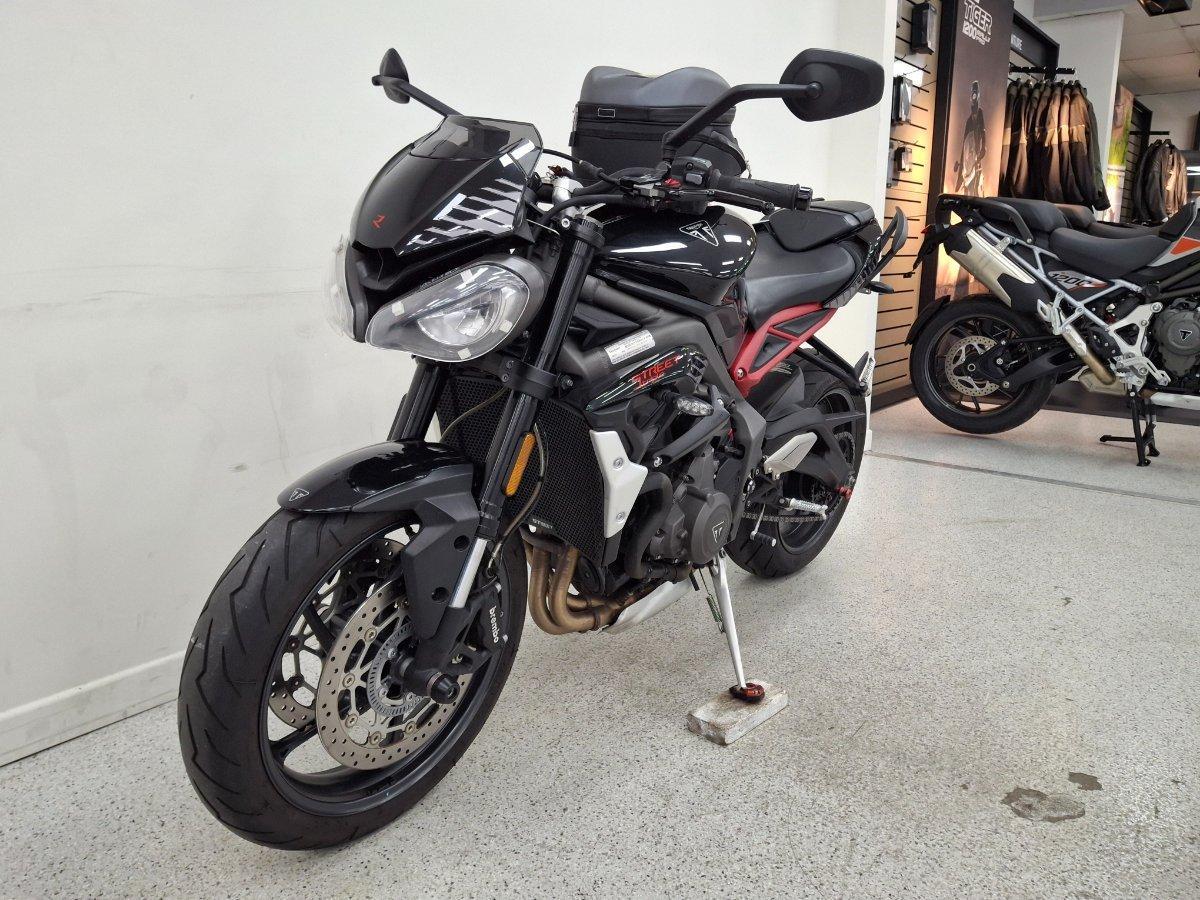2022 TRIUMPH STREET TRIPLE R ROAD