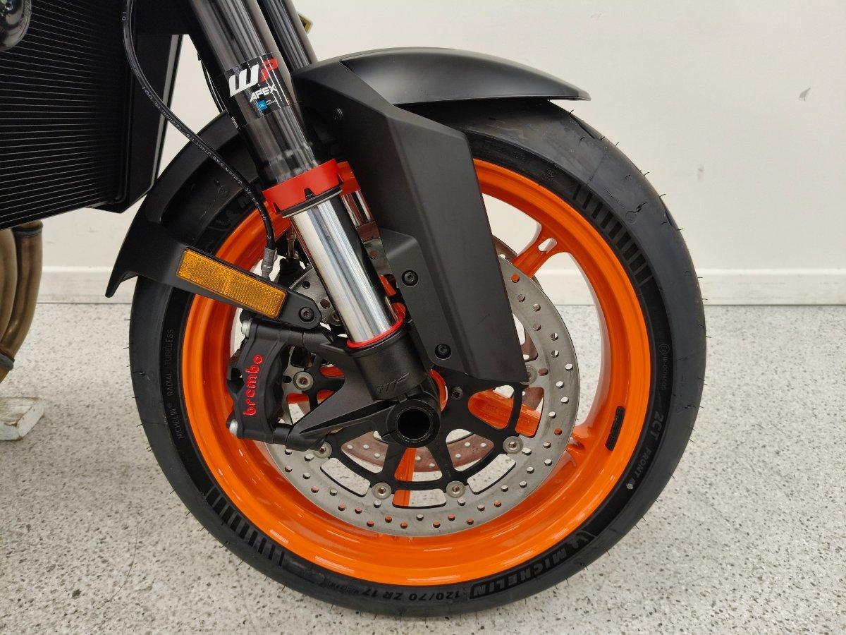 2026 KTM 990 DUKE R ROAD
