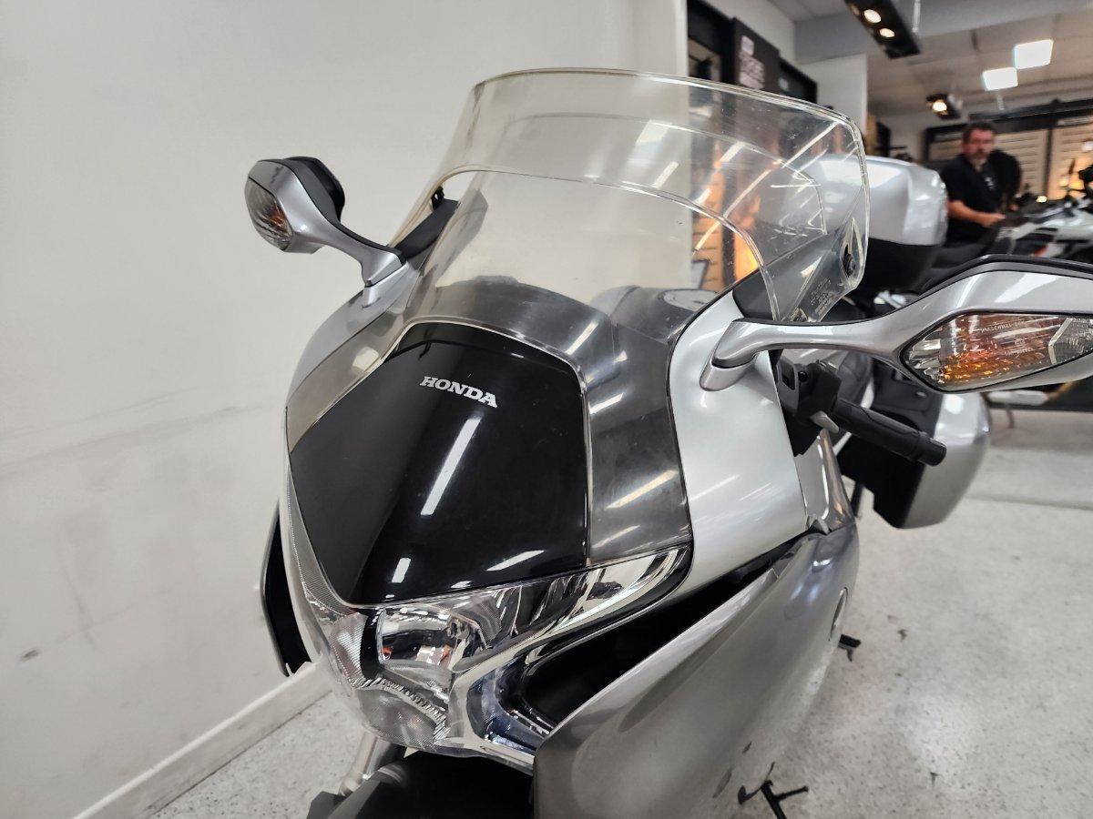 2010 HONDA VFR1200F ROAD
