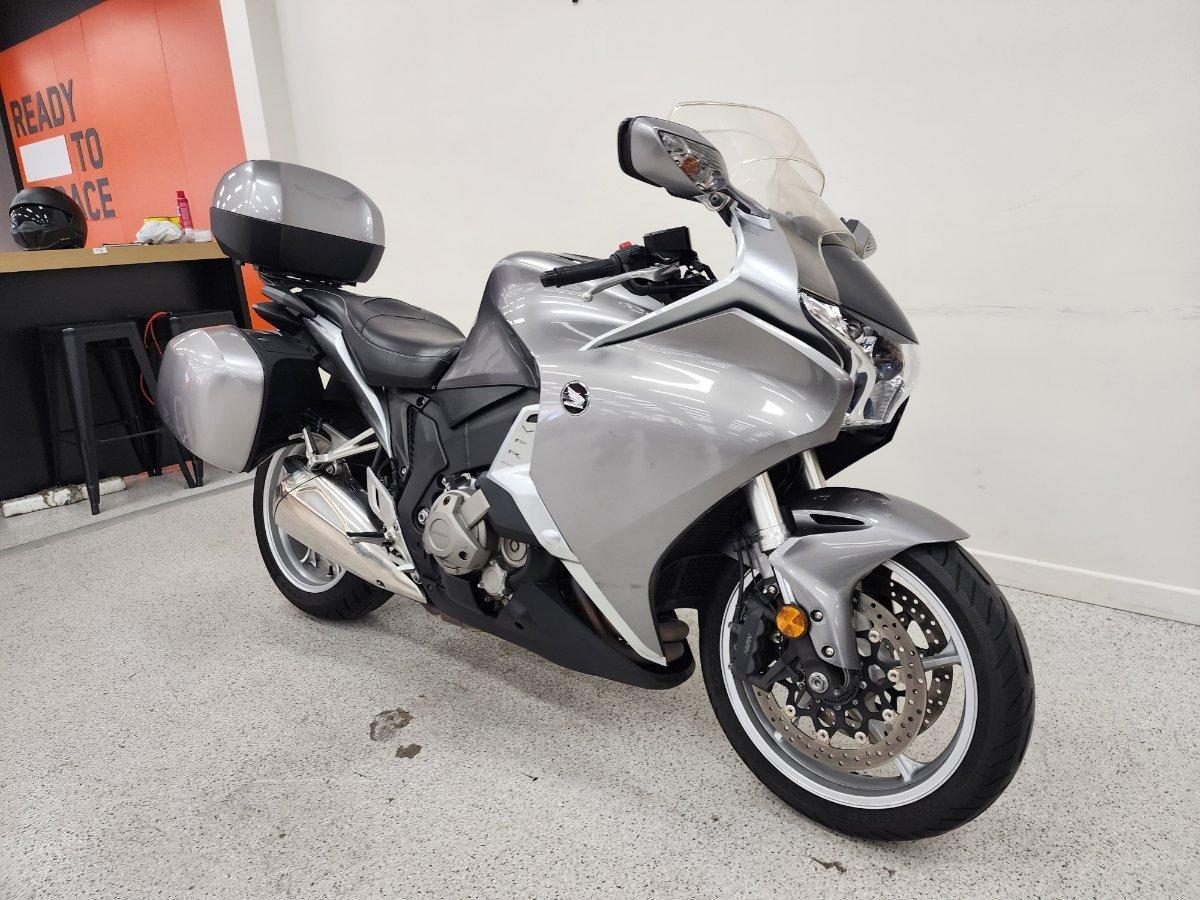2010 HONDA VFR1200F ROAD
