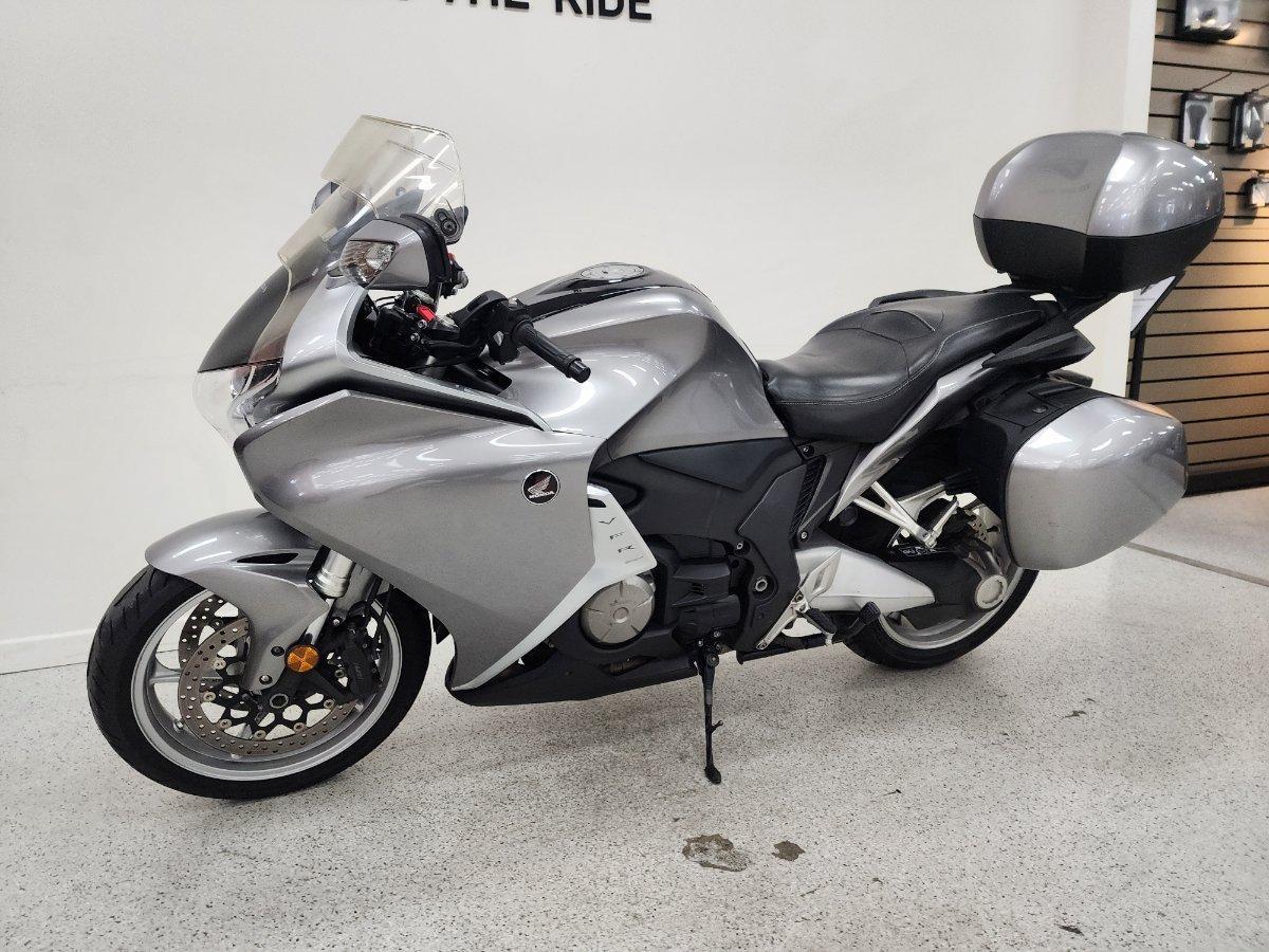 2010 HONDA VFR1200F ROAD