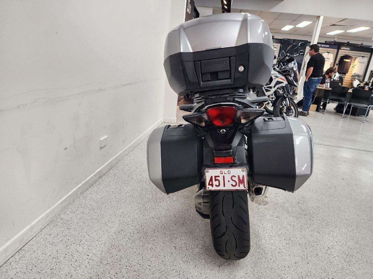 2010 HONDA VFR1200F ROAD