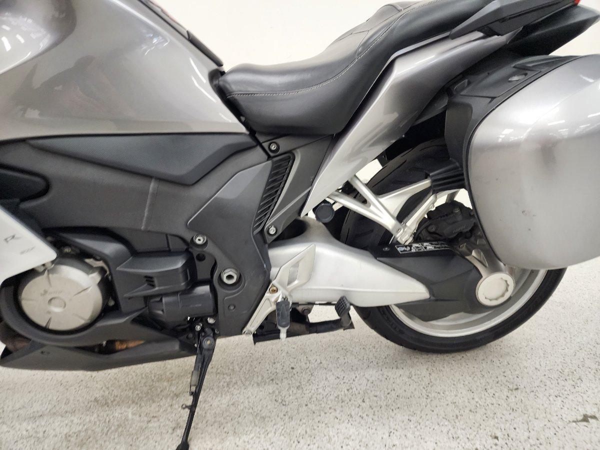 2010 HONDA VFR1200F ROAD