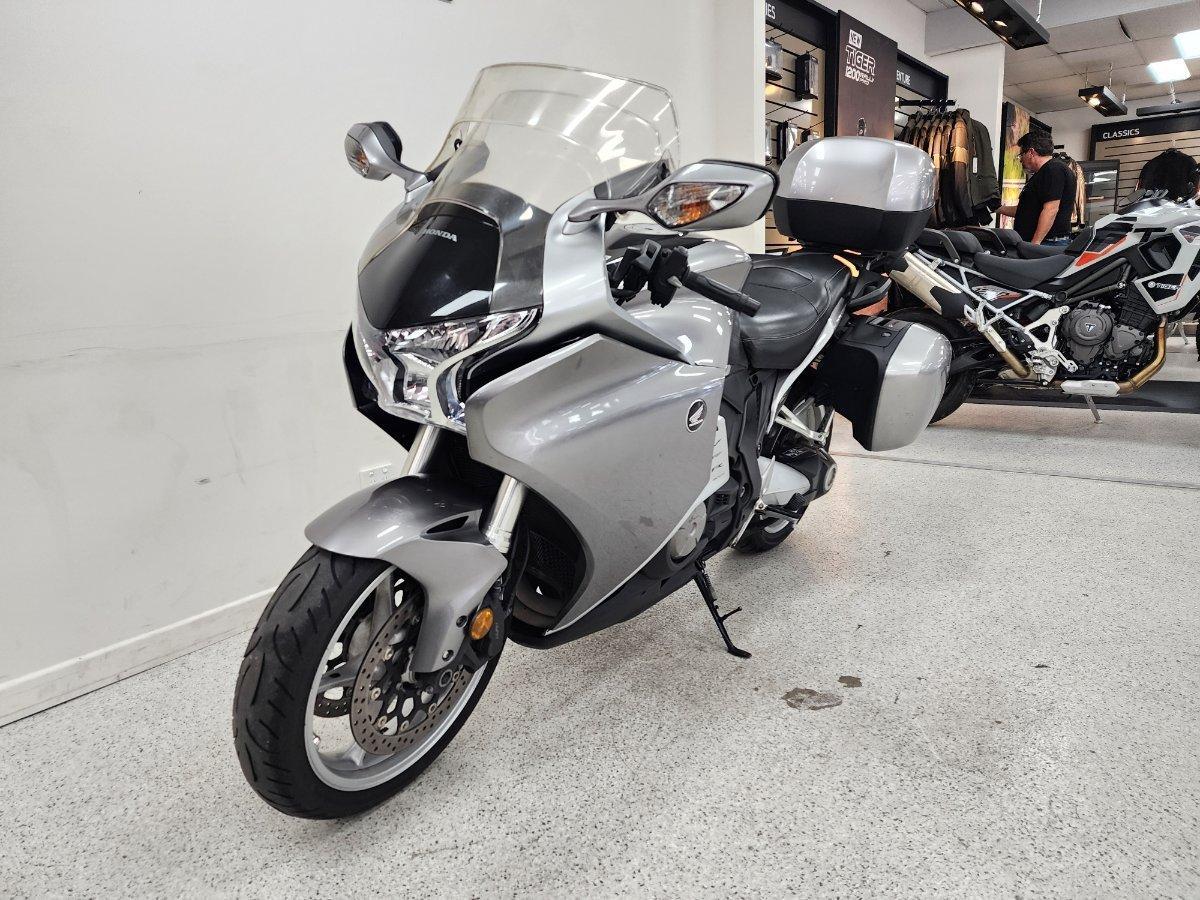 2010 HONDA VFR1200F ROAD