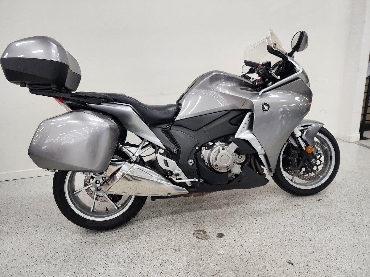 2010 HONDA VFR1200F ROAD