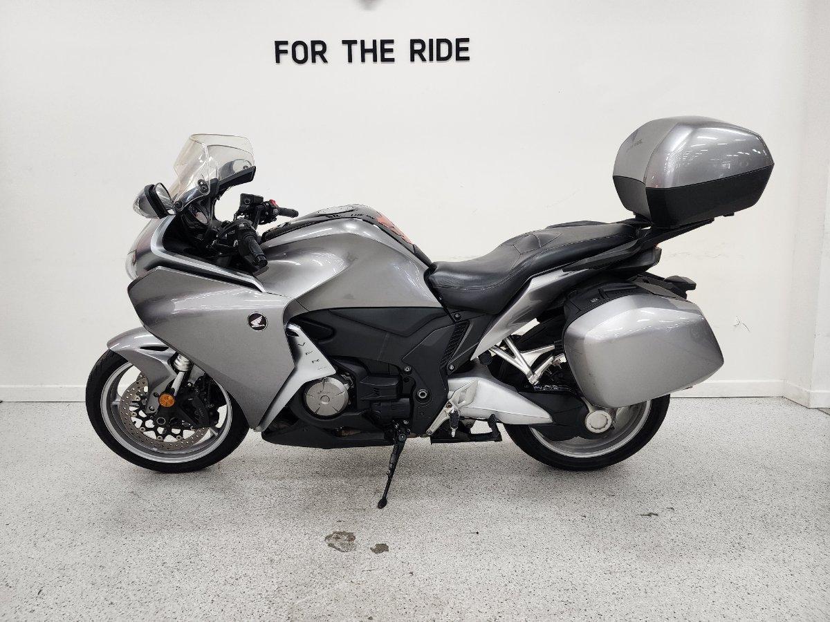 2010 HONDA VFR1200F ROAD