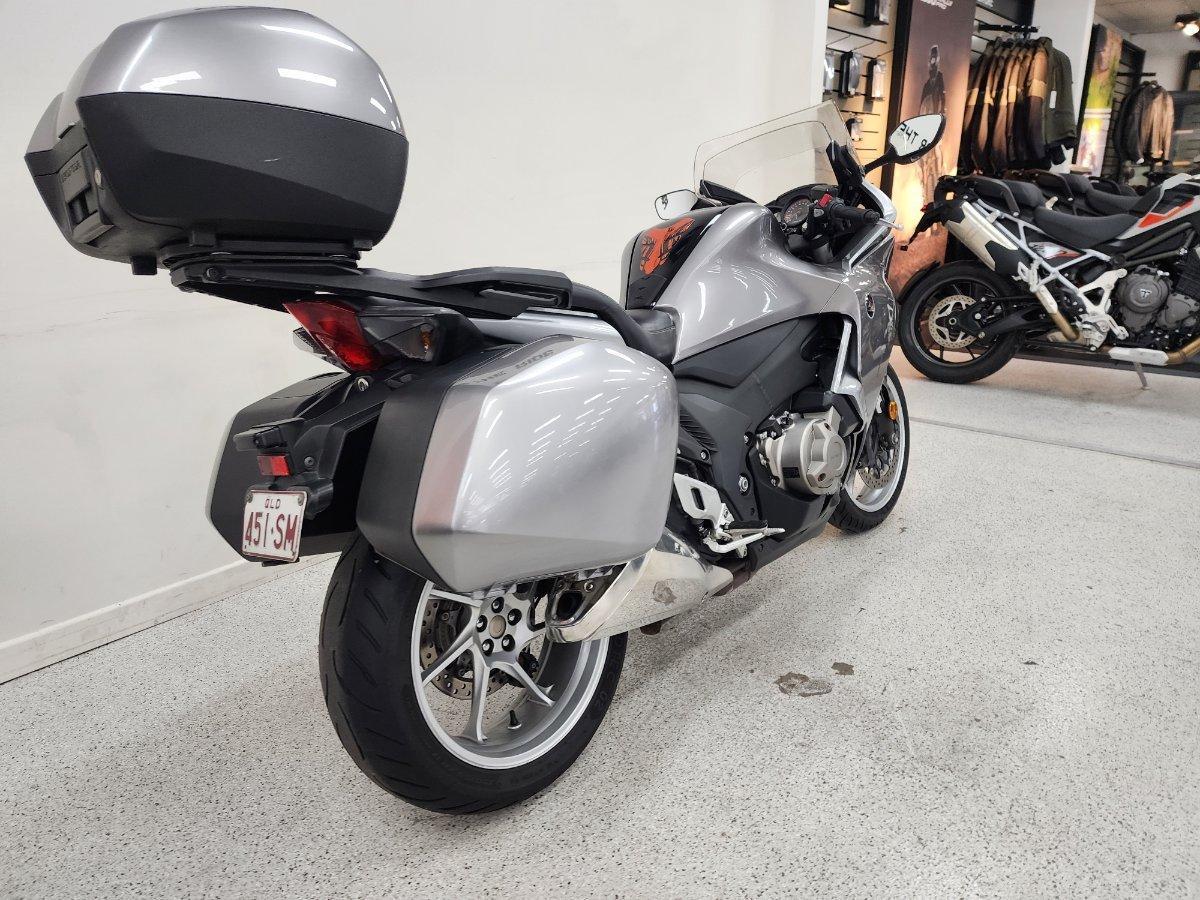 2010 HONDA VFR1200F ROAD