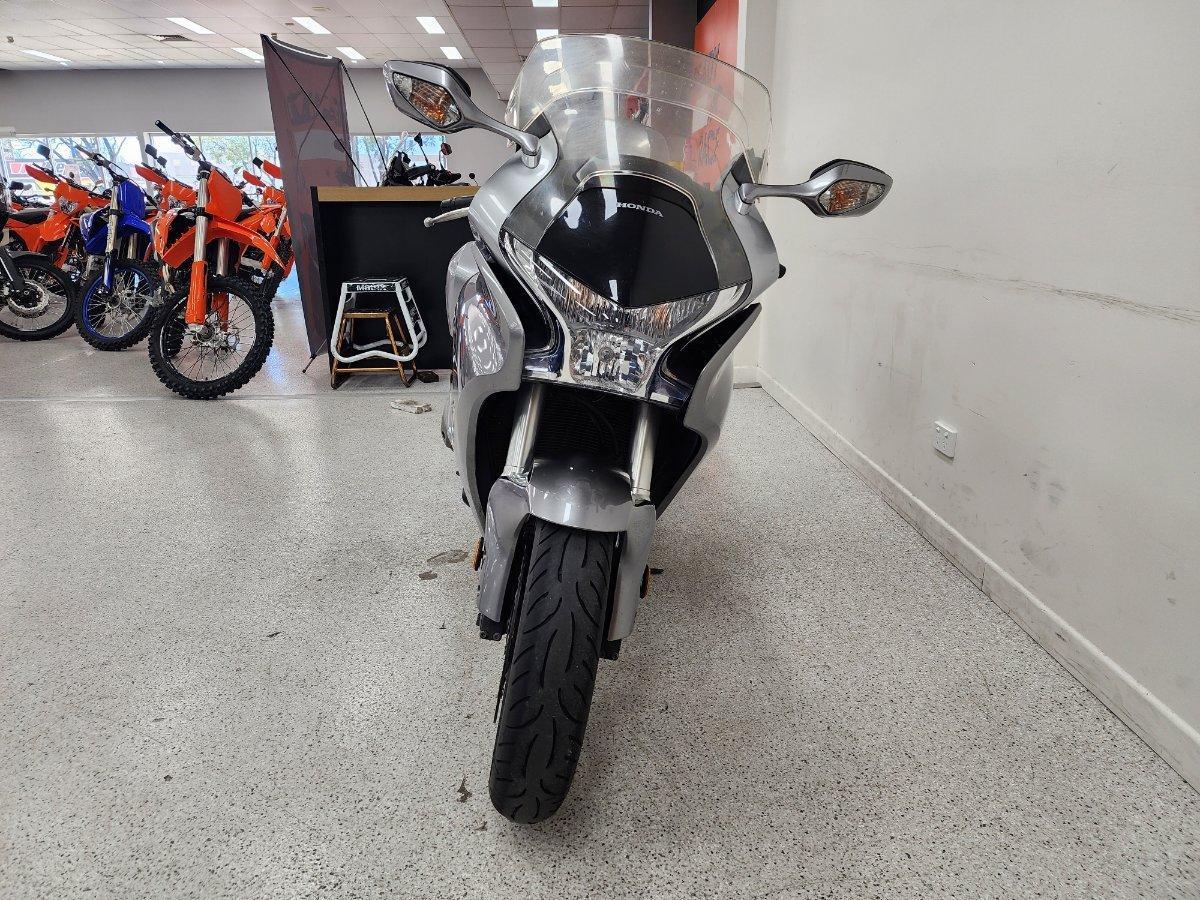 2010 HONDA VFR1200F ROAD