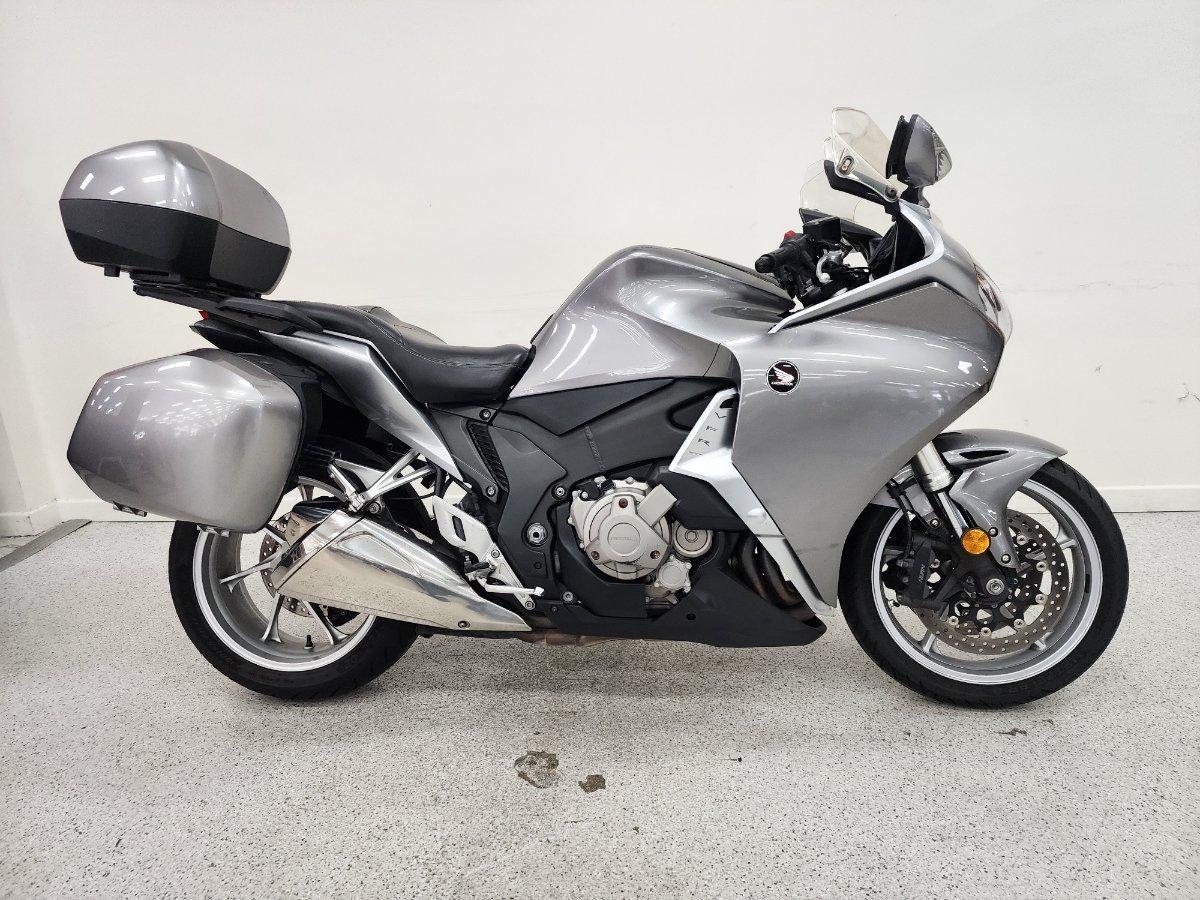2010 HONDA VFR1200F ROAD