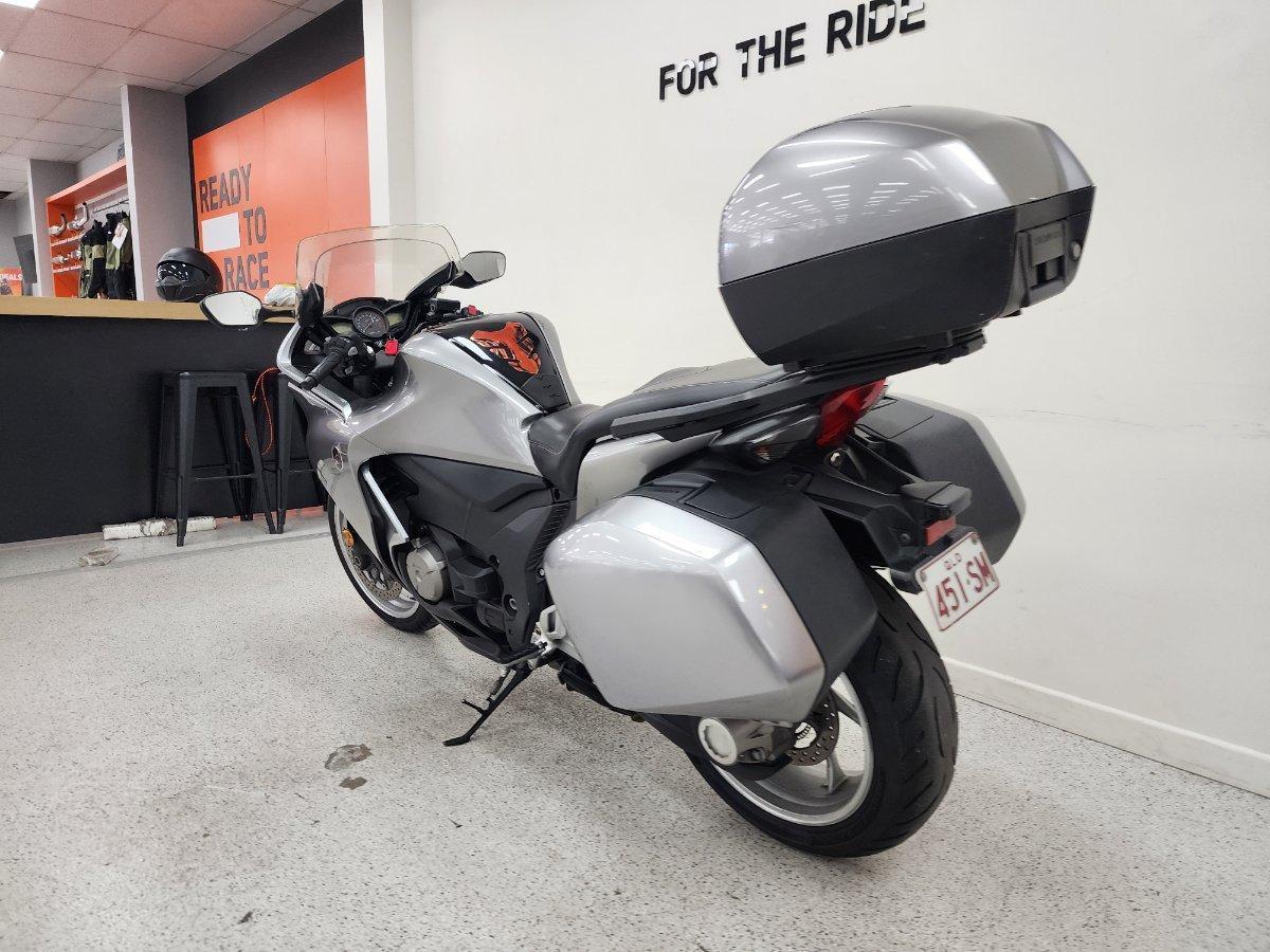 2010 HONDA VFR1200F ROAD