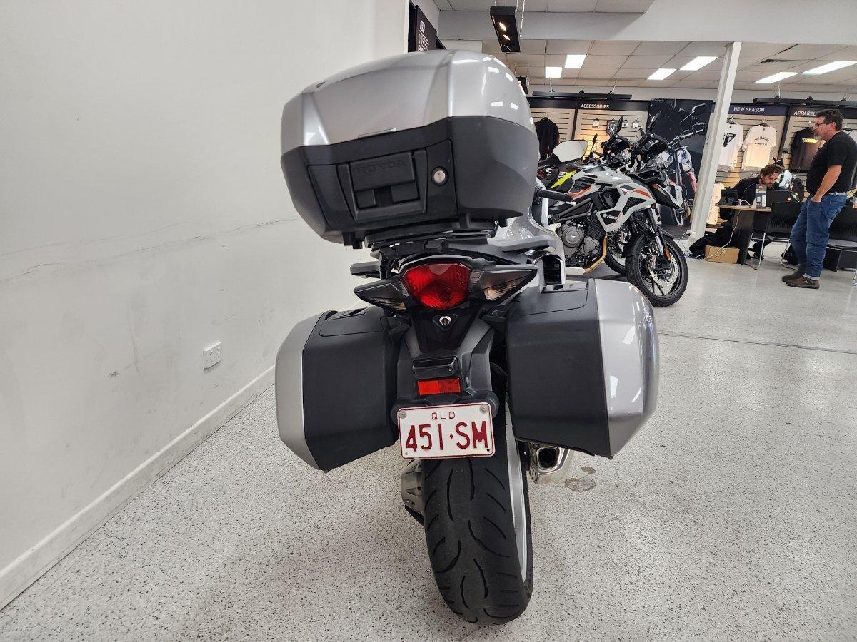 2010 HONDA VFR1200F ROAD
