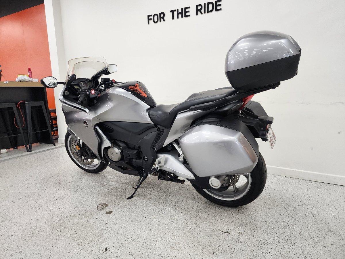 2010 HONDA VFR1200F ROAD