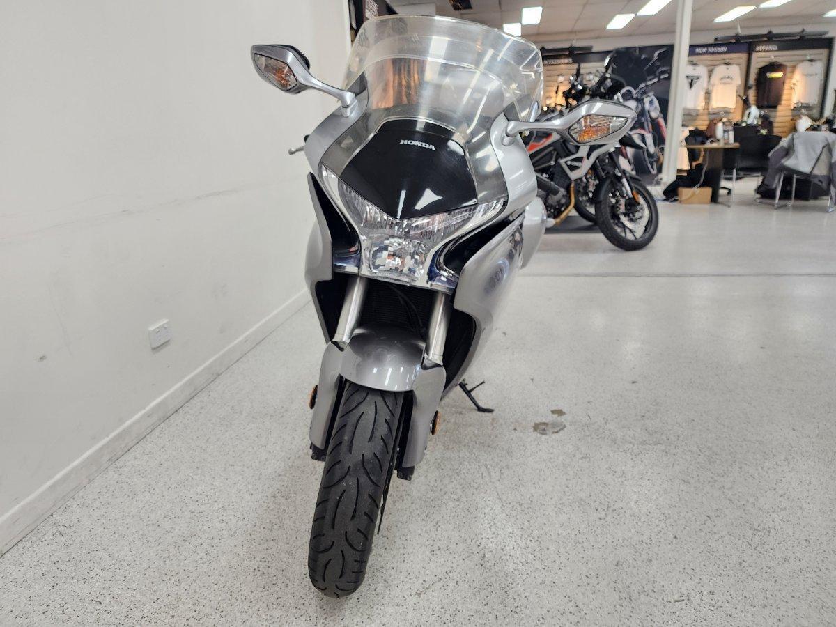 2010 HONDA VFR1200F ROAD