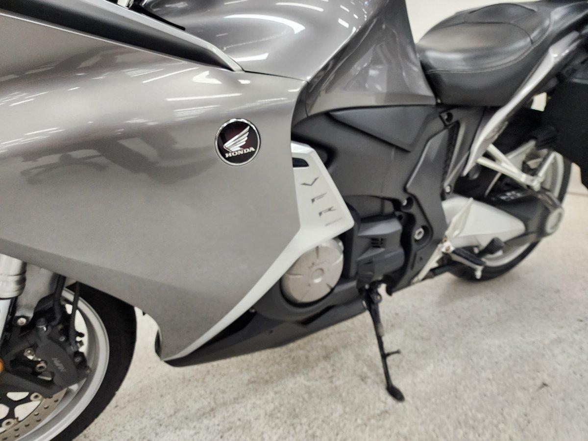 2010 HONDA VFR1200F ROAD
