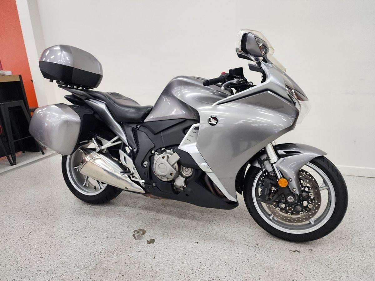 2010 HONDA VFR1200F ROAD