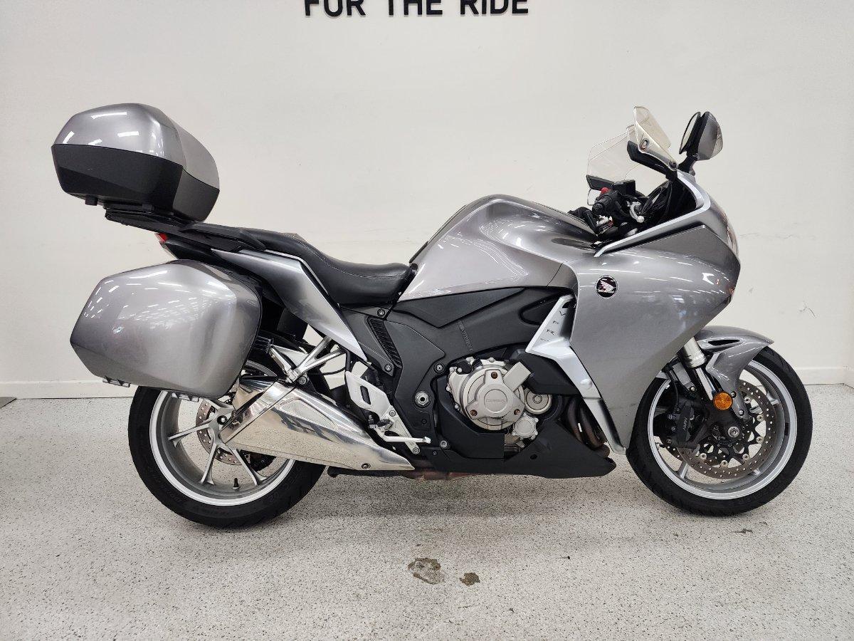 2010 HONDA VFR1200F ROAD
