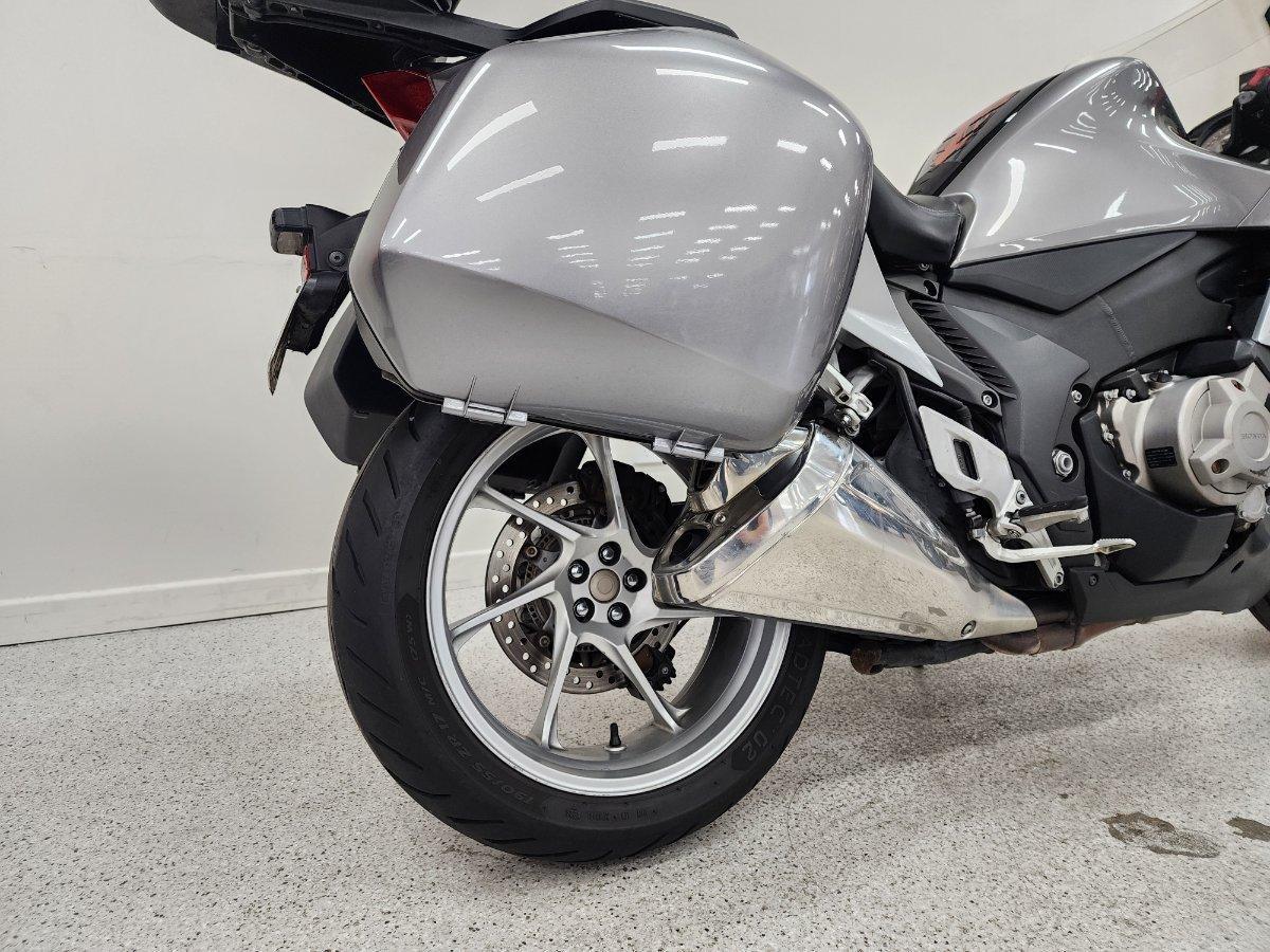 2010 HONDA VFR1200F ROAD