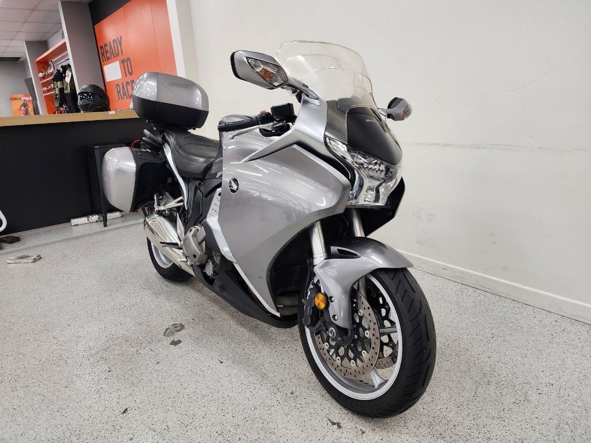 2010 HONDA VFR1200F ROAD