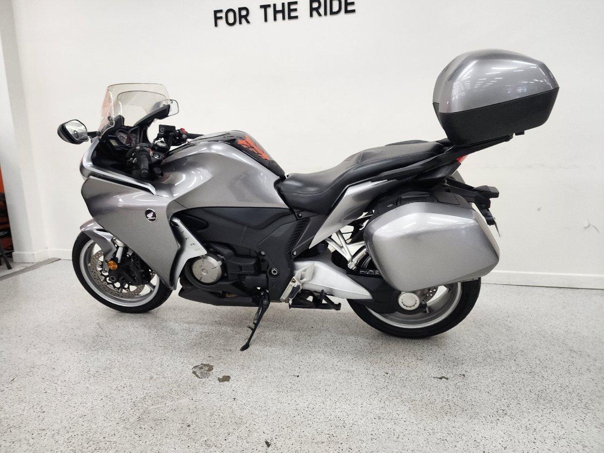 2010 HONDA VFR1200F ROAD