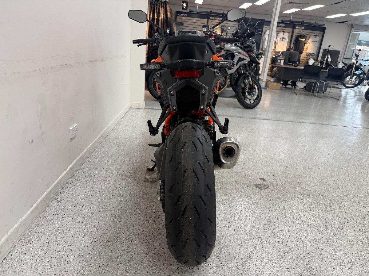 2026 KTM 1390 SUPER DUKE R EVO SPORTS