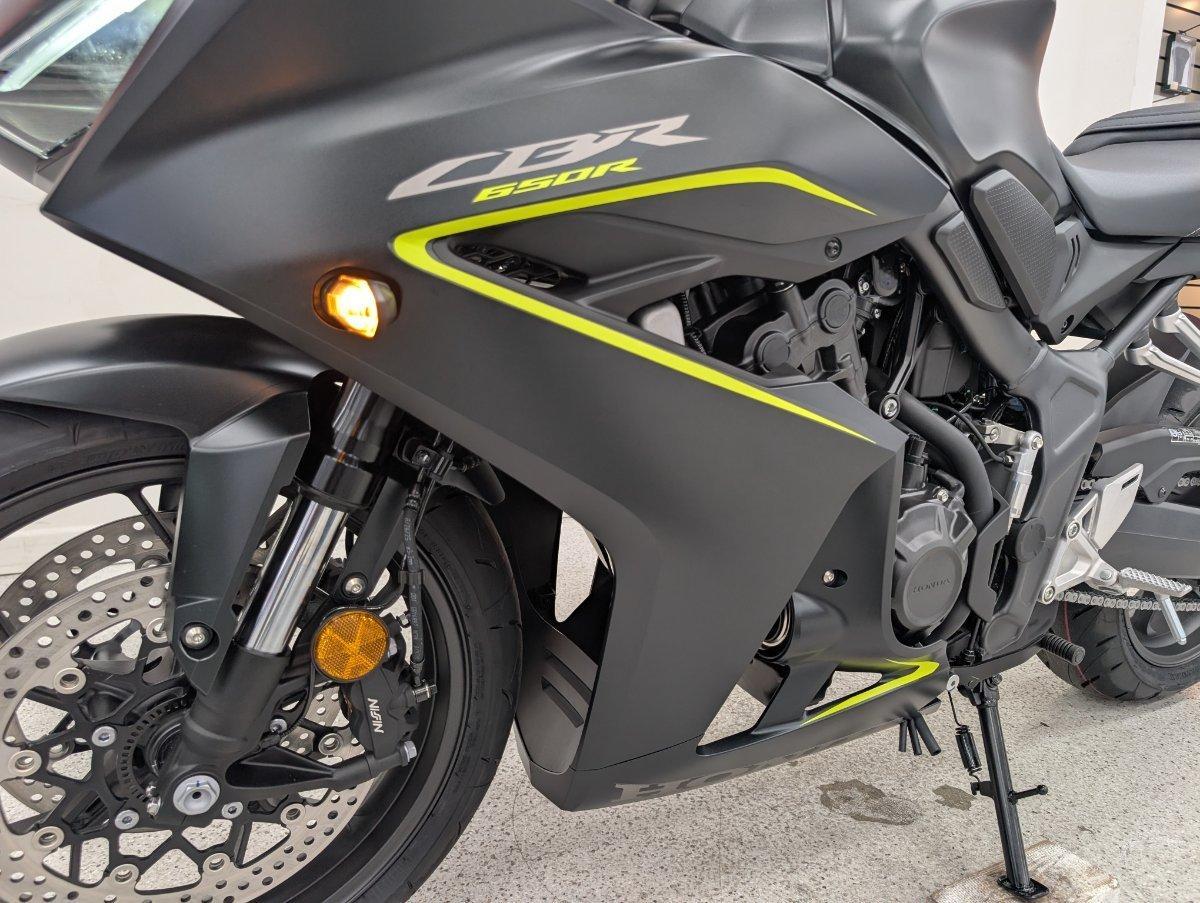 2026 HONDA CBR650R E-CLUTCH SPORTS
