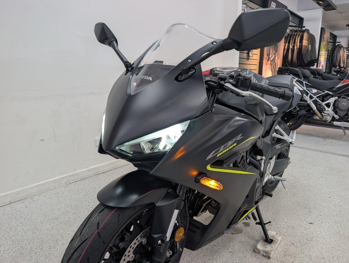 2026 HONDA CBR650R E-CLUTCH SPORTS